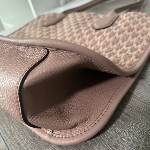 Michael Kors Heidi Large Logo Jacquard Tote Bag - Picture 4 of 7